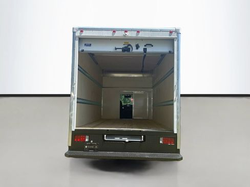 Used 2025 RAM ProMaster 3500 w/ Quick Order Package 22G SLT FWD image 9