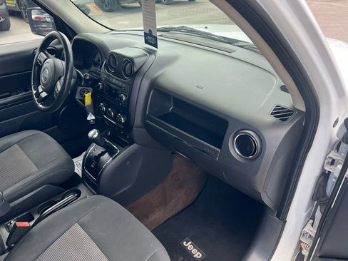 Used 2014 Jeep Patriot Latitude AWD/4WD image 24