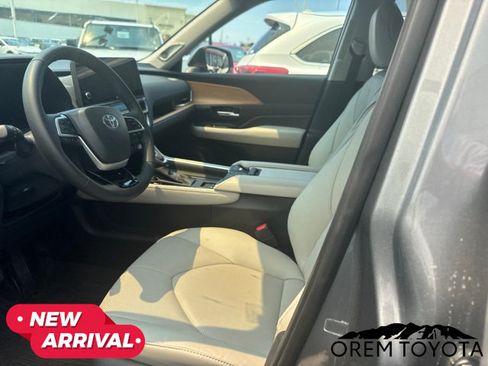 Used 2025 Toyota Grand Highlander AWD Hybrid image 10