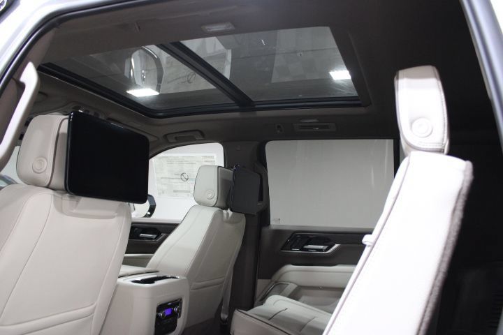 New 2026 GMC Yukon XL Denali w/ Denali Reserve Package AWD/4WD image 4