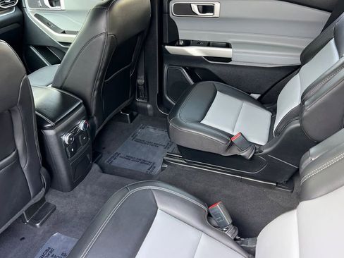 Used 2022 Ford Explorer XLT w/ Equipment Group 202A image 15