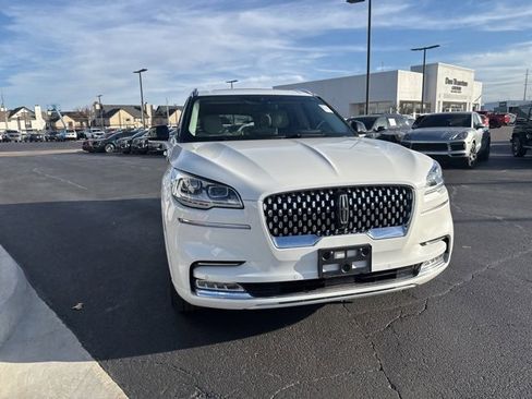 Used 2023 Lincoln Aviator Black Label w/ Class IV Trailer Tow Package image 8