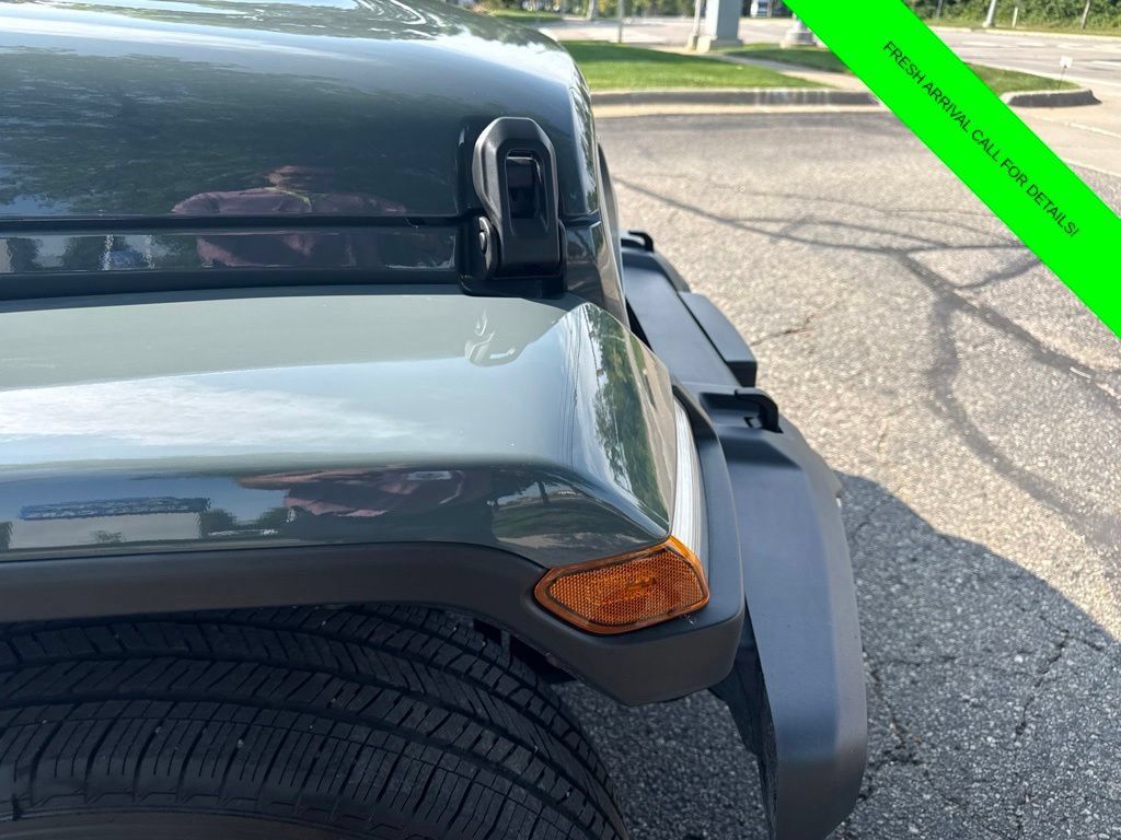 Used 2026 Jeep Wrangler Unlimited Sahara AWD/4WD image 32