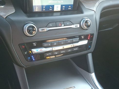 Used 2020 Ford Explorer Platinum w/ Premium Technology Package image 17