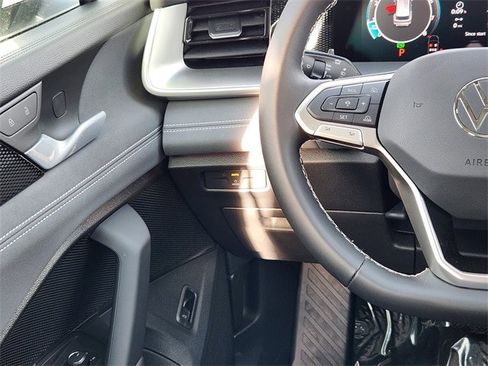 New 2026 Volkswagen Tiguan SE image 26