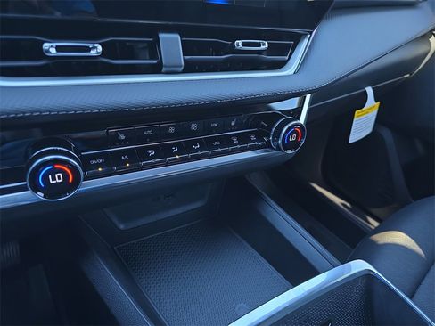 New 2026 Chevrolet Equinox LT w/ Convenience Package II image 24