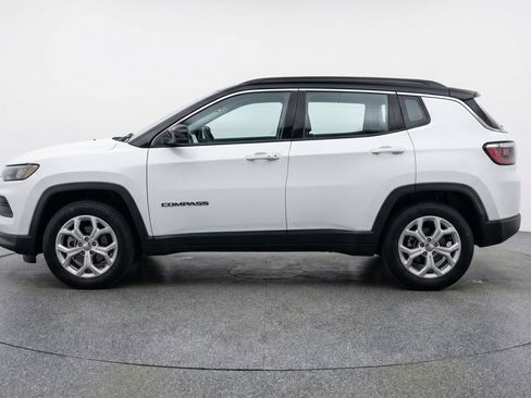 Used 2025 Jeep Compass Latitude image 5