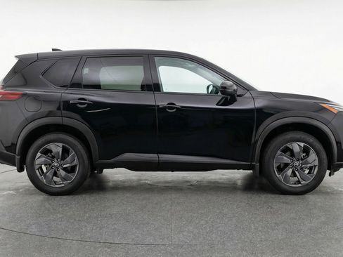 Used 2025 Nissan Rogue SV FWD image 11