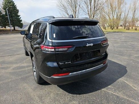 Used 2023 Jeep Grand Cherokee L Limited w/ Luxury Tech Group II image 3