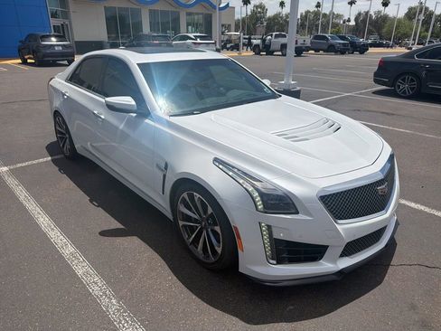 Used 2018 Cadillac CTS V w/ Luxury Package RWD image 4