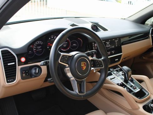 Used 2021 Porsche Cayenne image 11