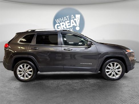 Used 2016 Jeep Cherokee Limited image 2