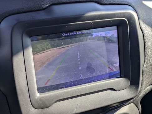 Used 2018 Jeep Renegade Altitude w/ Advanced Technology Group image 22