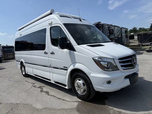 Used 2017 Mercedes-Benz Sprinter 3500 image 28