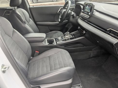 Used 2024 Mitsubishi Outlander SE Black Edition FWD image 40