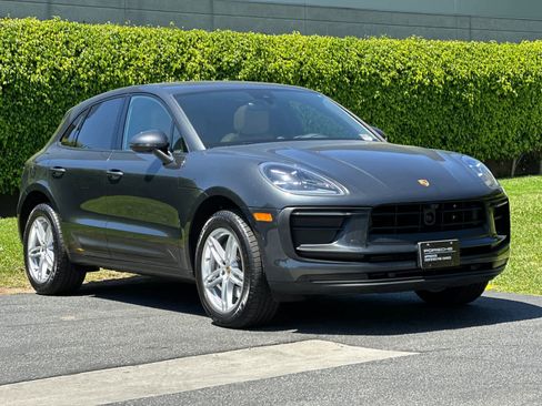 Certified 2025 Porsche Macan image 10