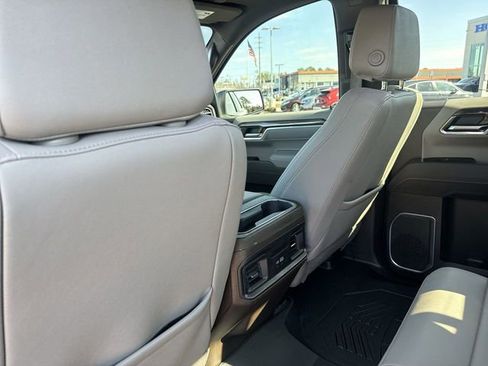 Used 2025 Chevrolet Silverado 1500 LT Trail Boss w/ Convenience Package II AWD/4WD image 25