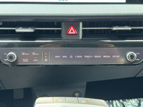 Used 2024 Kia EV6 Light RWD image 28