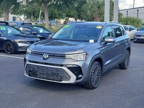 Certified 2025 Volkswagen Taos SE FWD image 27