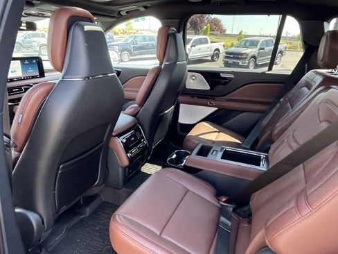 Used 2025 Lincoln Aviator Reserve w/ Equipment Group 201A AWD/4WD image 10
