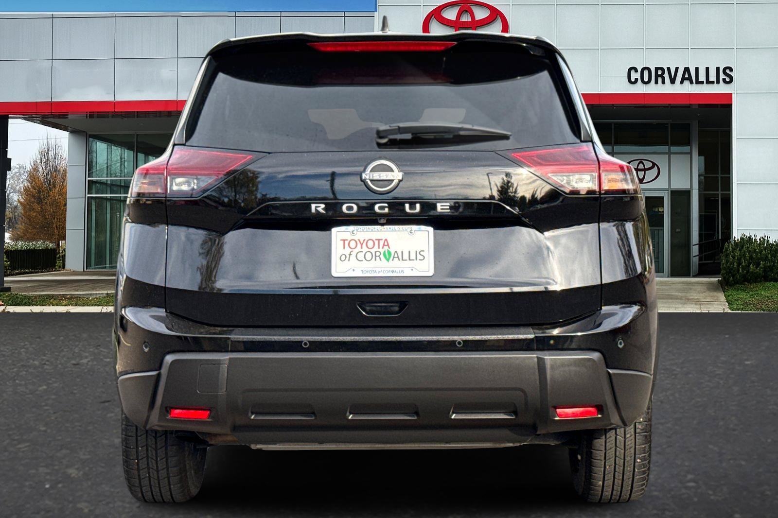 Used 2024 Nissan Rogue S FWD image 5