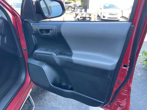 Used 2017 Toyota Tacoma SR image 36