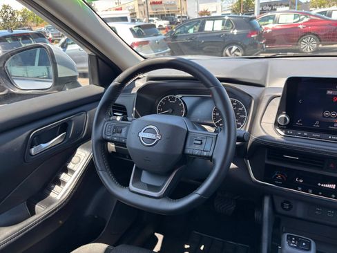 Used 2025 Nissan Rogue SV FWD image 36