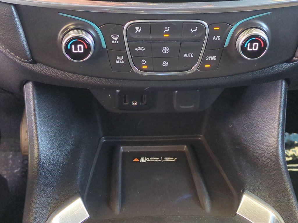 Used 2023 Chevrolet Traverse LT FWD image 18
