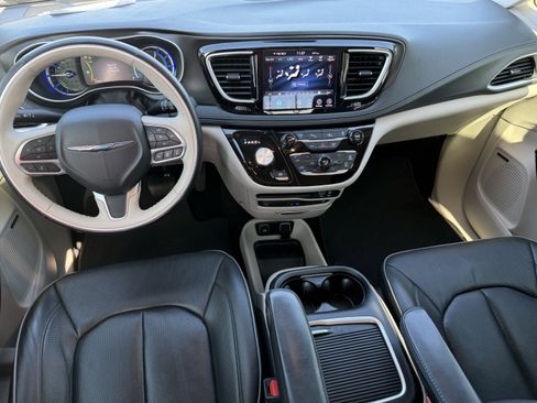 Used 2020 Chrysler Pacifica Limited w/ Advanced Safetytec Group image 14