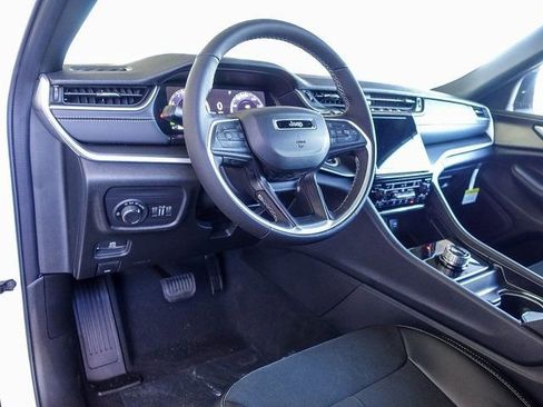 New 2025 Jeep Grand Cherokee L Altitude image 19