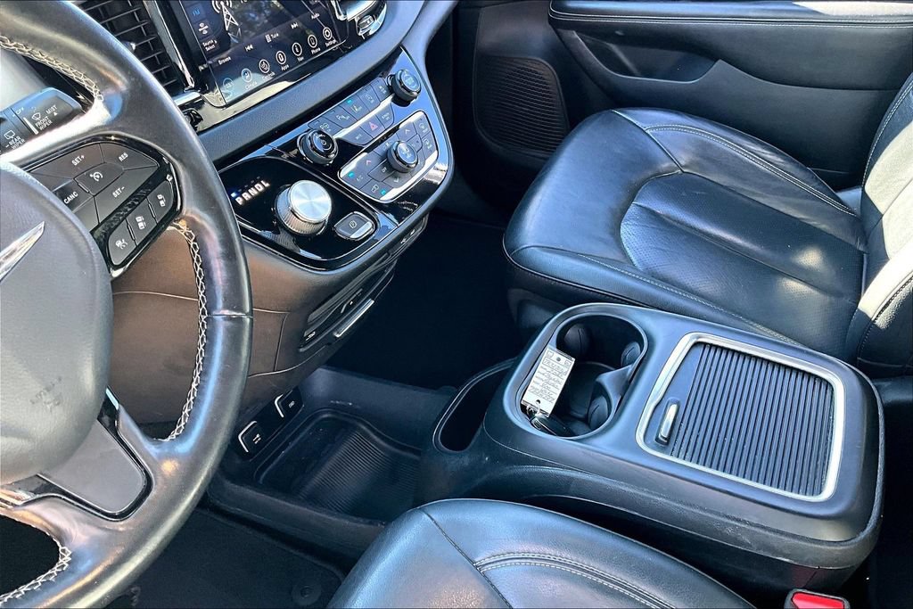 Used 2020 Chrysler Pacifica Touring-L Plus w/ Advanced Safetytec Group FWD image 14