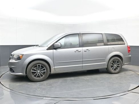 Used 2016 Dodge Grand Caravan SXT FWD image 38