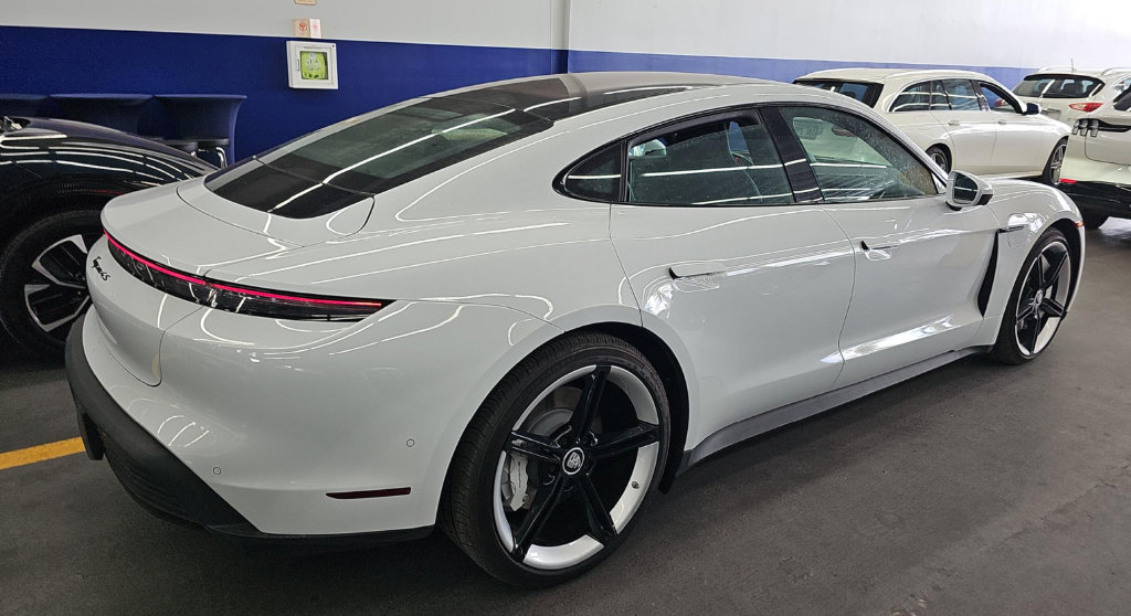 Used 2020 Porsche Taycan 4S w/ Premium Package AWD/4WD image 4