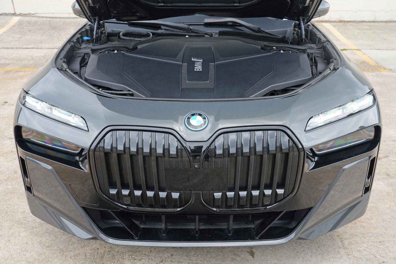 Used 2024 BMW i7 eDrive50 w/ M Sport Package RWD image 7