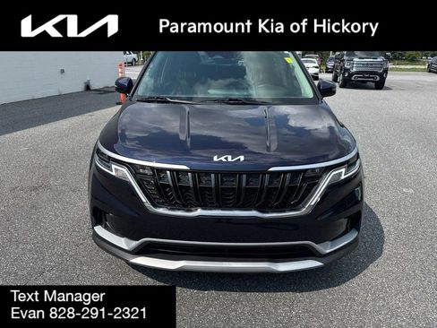 Used 2024 Kia Carnival LX FWD image 2