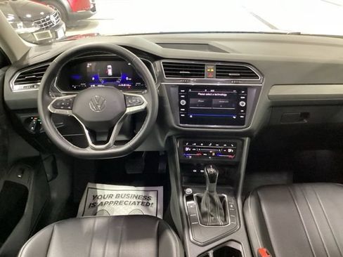 Certified 2024 Volkswagen Tiguan SE w/ Panoramic Sunroof Package FWD image 12