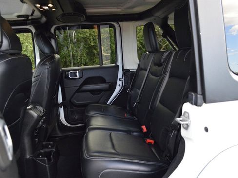 Used 2020 Jeep Wrangler Unlimited Sahara image 29