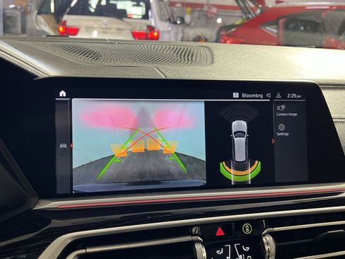 Used 2022 BMW X7 xDrive40i w/ M Sport Package image 19