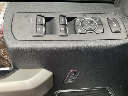 Used 2018 Ford F350 Lariat w/ FX4 Off-Road Package AWD/4WD image 28