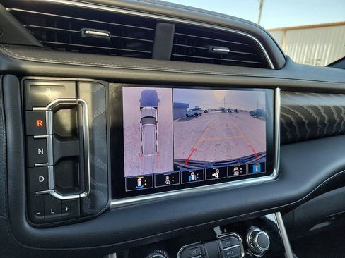 Used 2021 GMC Yukon Denali w/ Denali Premium Package image 22