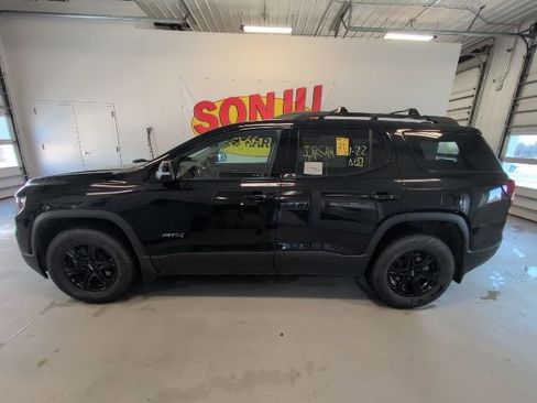 Used 2022 GMC Acadia AT4 image 2