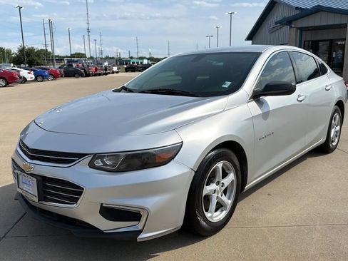 Used 2018 Chevrolet Malibu LS FWD image 3