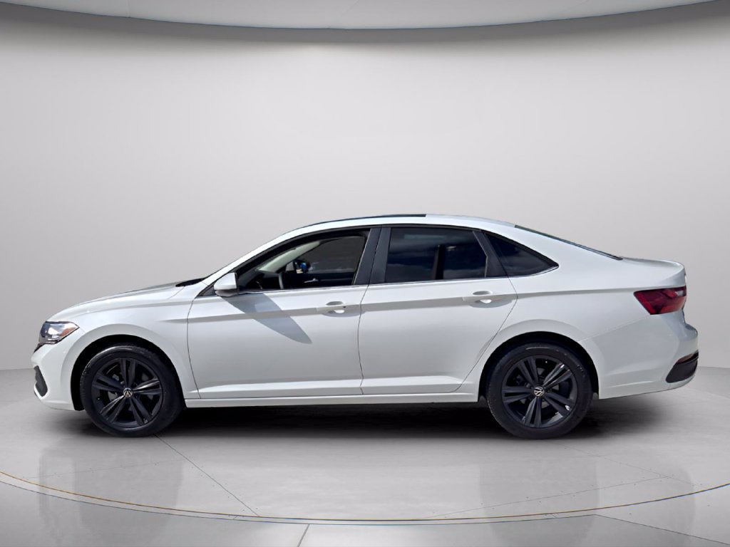 Used 2024 Volkswagen Jetta SE w/ Panoramic Sunroof Package FWD image 3