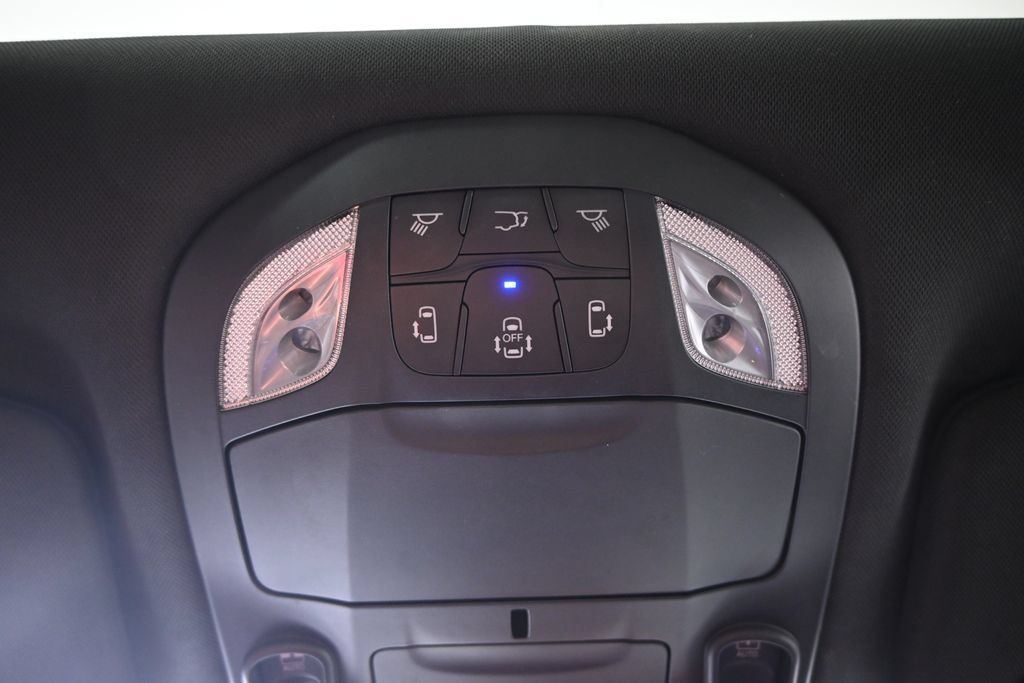 Used 2025 Chrysler Pacifica Limited FWD image 34