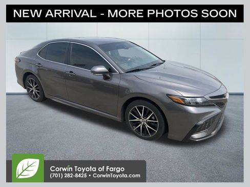 Used 2022 Toyota Camry SE w/ Convenience Package FWD image 1