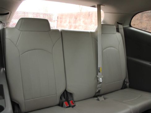 Used 2015 Chevrolet Traverse LTZ AWD/4WD image 15