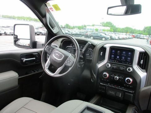 Used 2022 GMC Sierra 3500 SLT w/ SLT Convenience Package AWD/4WD image 27
