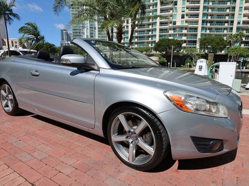 Used 2012 Volvo C70 T5 w/ Dynamic Trim Pkg image 1