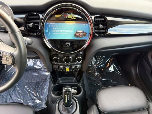 Used 2024 MINI Cooper SE image 18