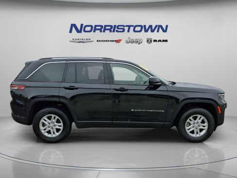 Certified 2023 Jeep Grand Cherokee Laredo AWD/4WD image 7